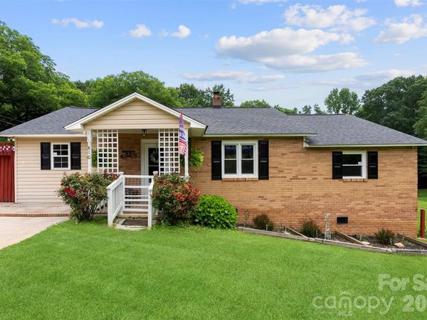 810 Bradley Road , Dallas, NC 28034