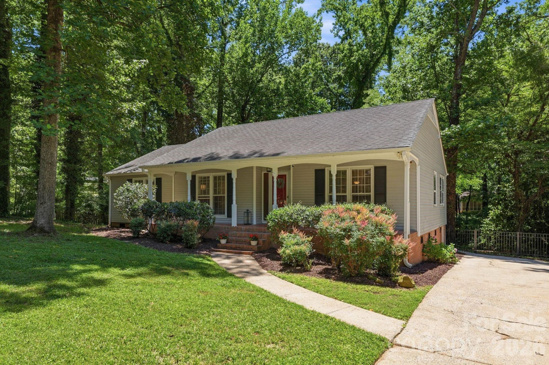 6109 Kingstree Drive, Charlotte, NC 28210 Main Photo