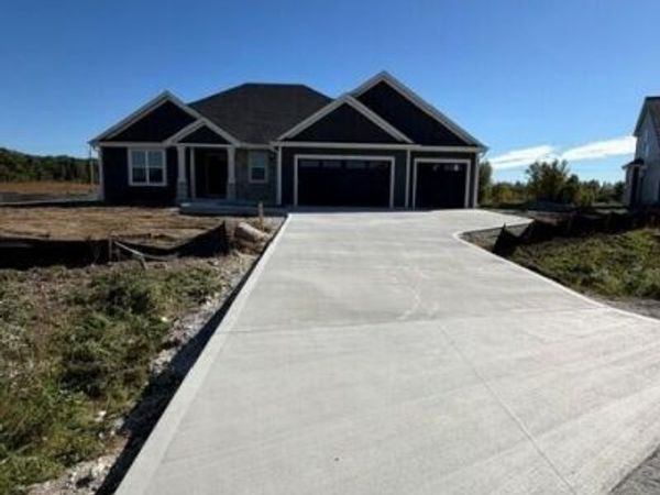 9800 N Migratory COURT, Mequon, WI 53097