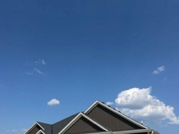 9800 N Migratory COURT, Mequon, WI 53097