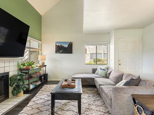 355 N Melrose Drive N, Unit E, Vista, CA 92083