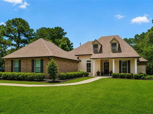 426 LONG LAKE Drive , Covington, LA 70435