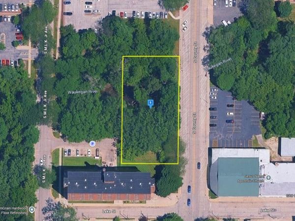 180 S County Street , Waukegan, IL 60085