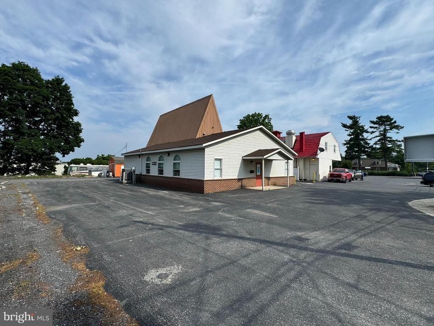 9 Eisenhower Boulevard, Lancaster, PA 17603 Main Photo
