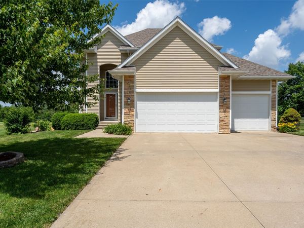 4850 Andrews Place, Pleasant Hill, IA 50327