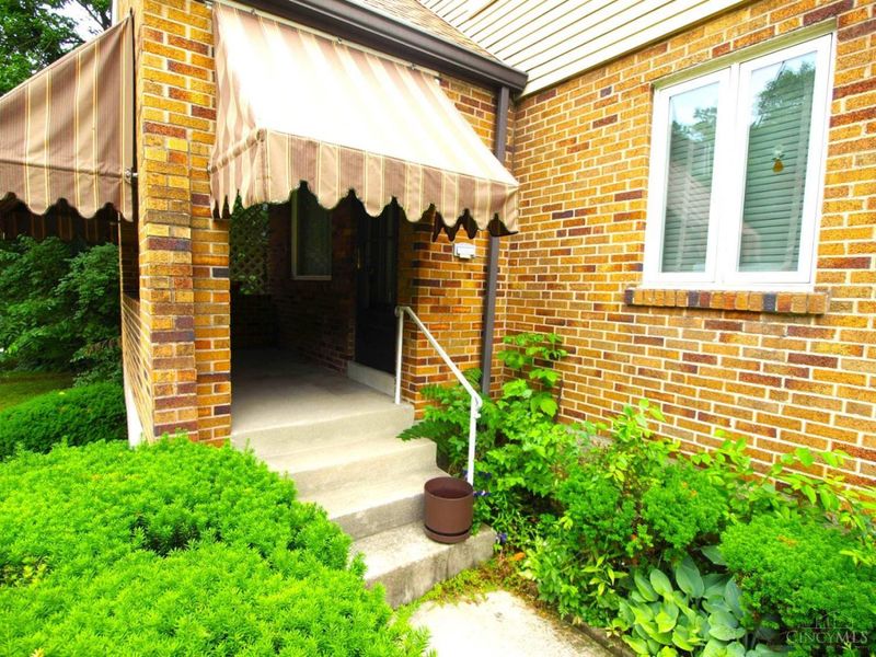 1646 Quebec Road, Cincinnati, OH 45205 Photo 2