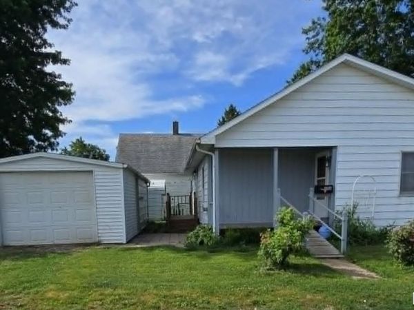 906 S 6TH Avenue, Canton, IL 61520