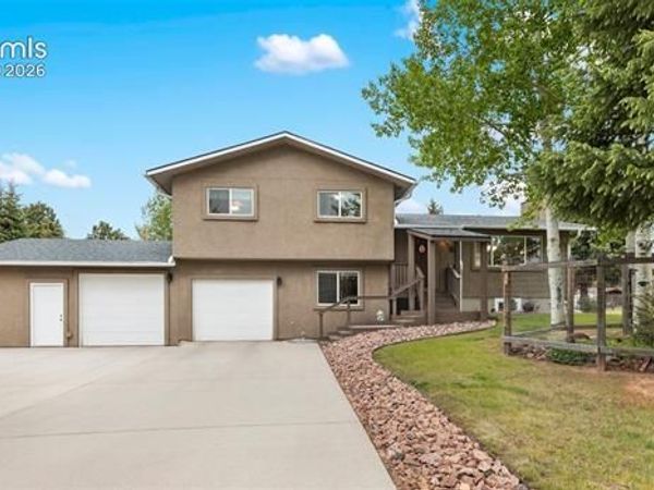 100 Chulita Senda Street, Woodland Park, CO 80863