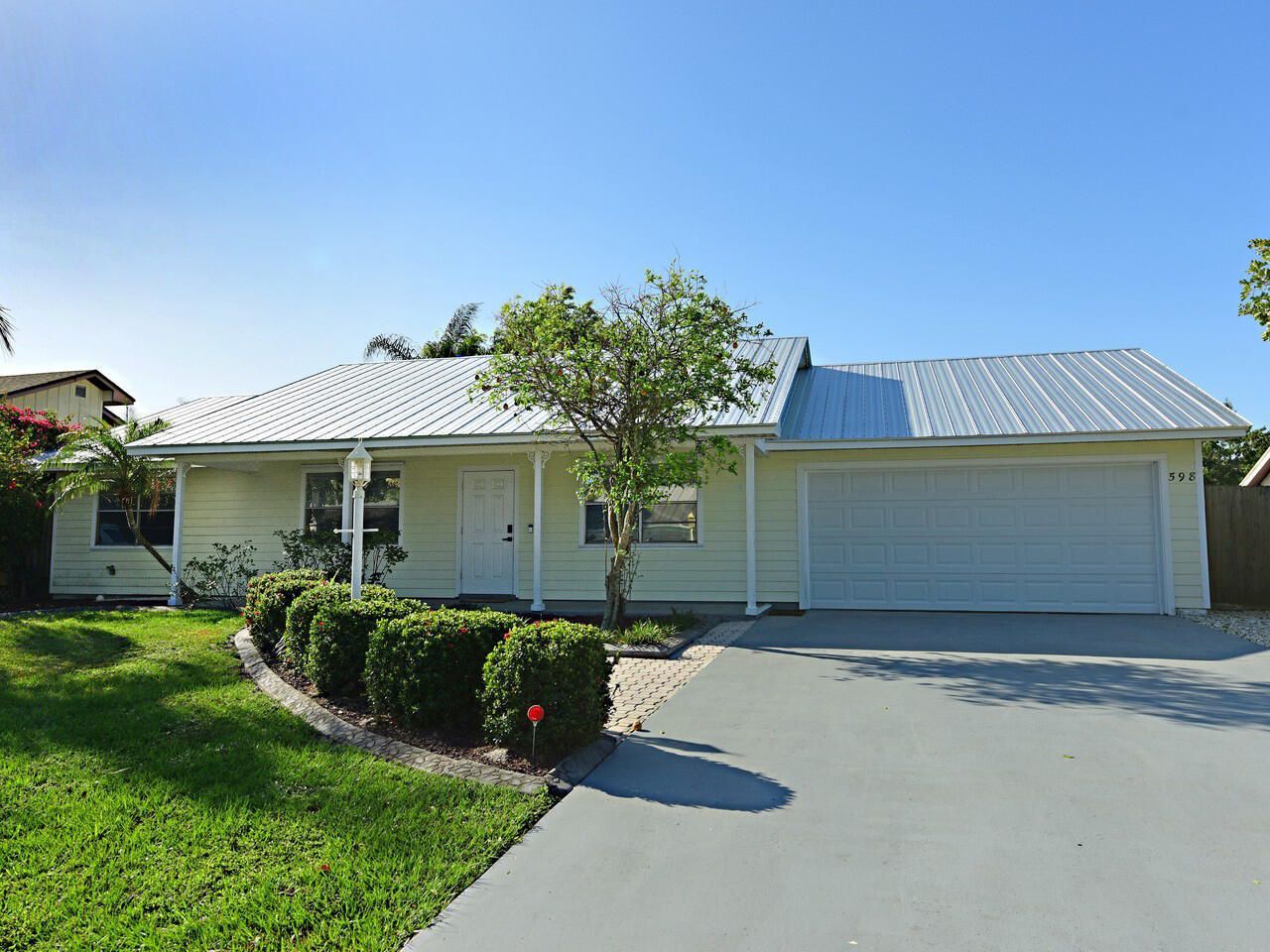 598 NE Maranta Terrado, Jensen Beach, FL 34957 Photo