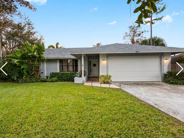 911 Citrus Place, Wellington, FL 33414