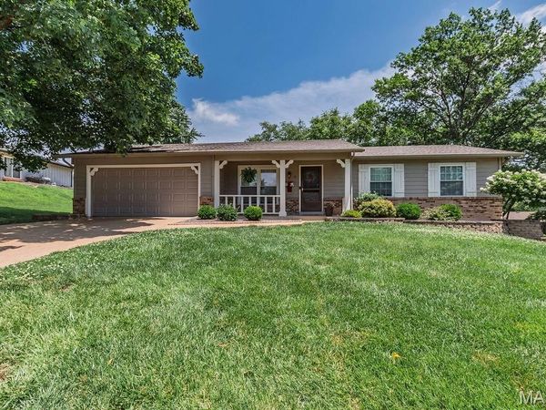 13 Suncrest Drive, St Peters, MO 63376