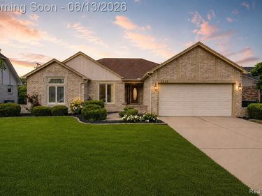 3259 Kirkton Drive, Sterling Heights, MI 48310