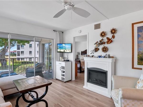 5 High Point CIR W, Unit 206, NAPLES, FL 34103
