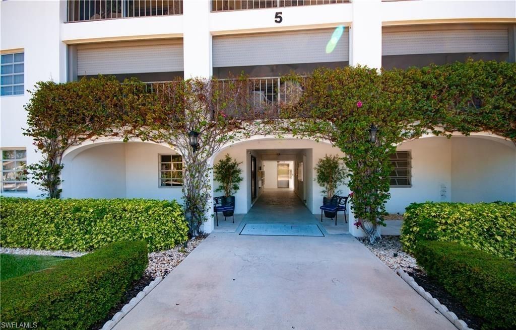 5 High Point Cir W, Unit 206, Naples, FL 34103 Photo