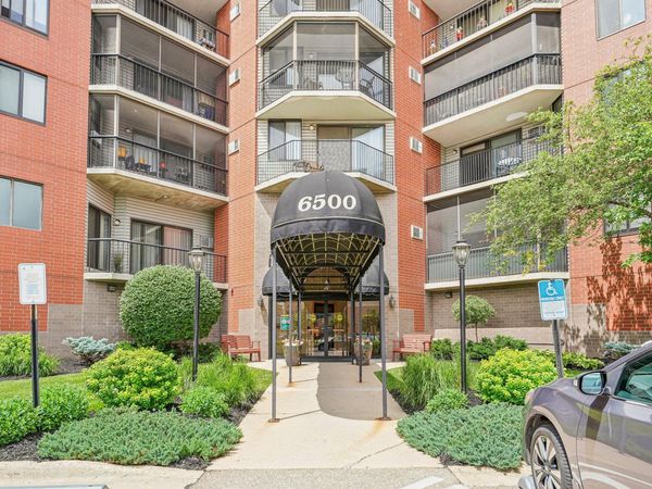 6500 Woodlake Drive, Unit 702, Richfield, MN 55423