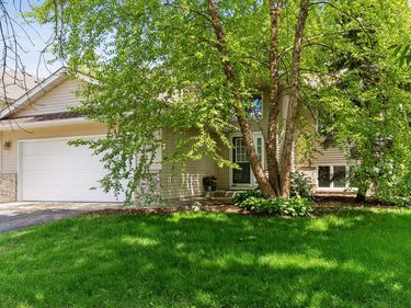 1417 Mcknight Circle, Victoria, MN 55386