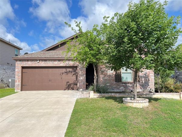 2605 Warren Lane, Aubrey, TX 76227
