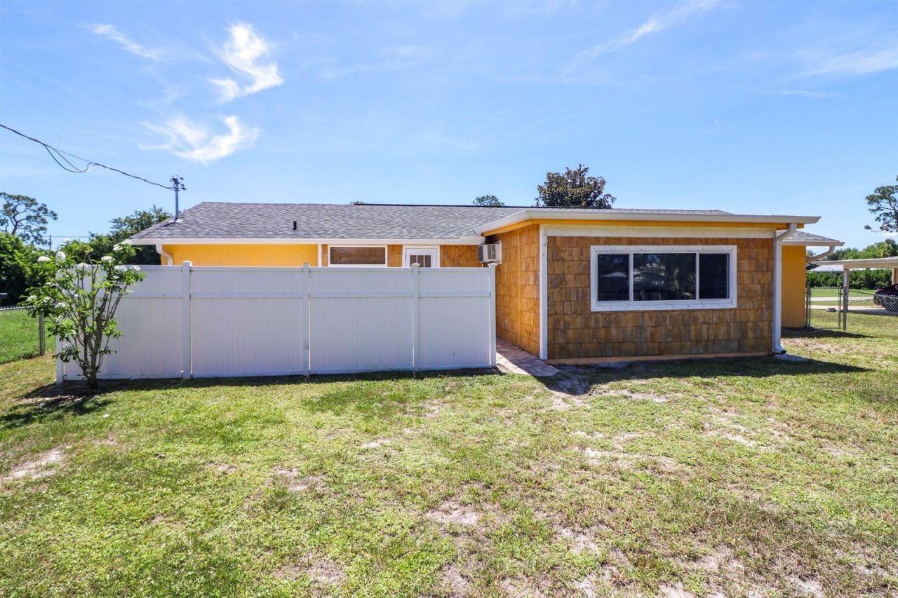 582 Ridgewood Street Nw, Port Charlotte, FL 33952 Photo