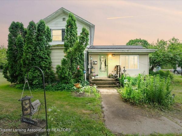 215 W Fulton Avenue, Pompeii, MI 48874