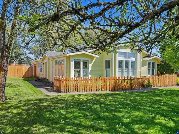 631 N 12th St, Philomath, OR 97370