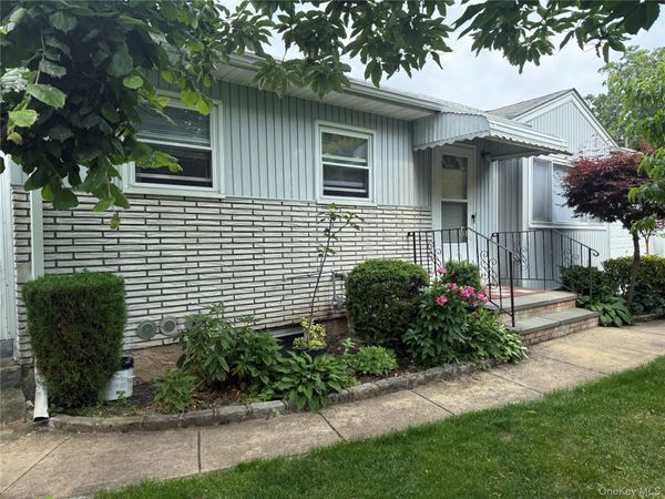 11 Holle Place , Unit #1, Carle Place, NY 11514