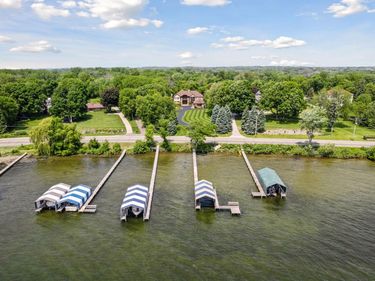 1910 Shoreline Drive, Wayzata, MN 55391