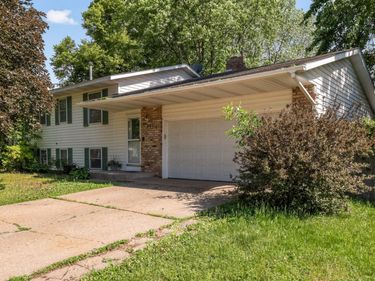 846 Jonathan Drive, Apple Valley, MN 55124
