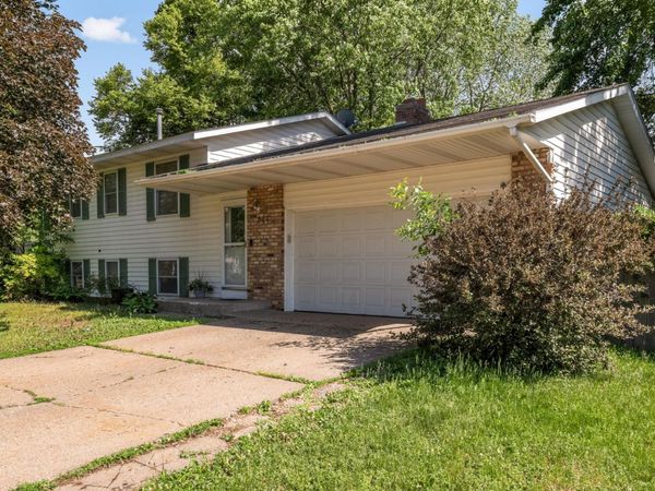 846 Jonathan Drive, Apple Valley, MN 55124