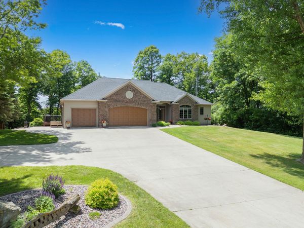 11655 Castle Bluff Lane SW, Stewartville, MN 55976