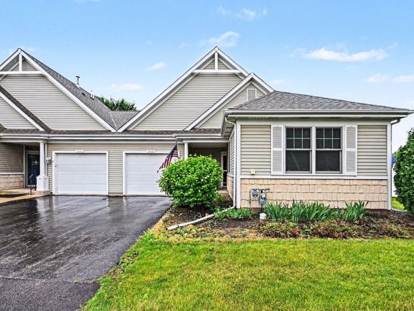 2559 Oak Park Court, Crest Hill, IL 60403