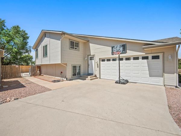 34 E Bonanza Dr, Pueblo West, CO 81007