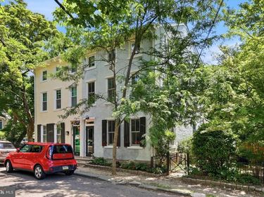 104 W GRAVERS LANE, PHILADELPHIA, PA 19118