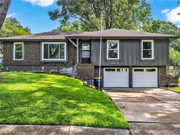 8800 MCELROY Road, Kansas City, MO 64134