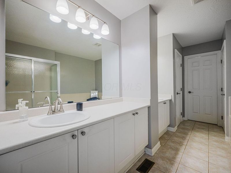 3955 Kensingwood Drive, Columbus, OH 43230 Photo 16