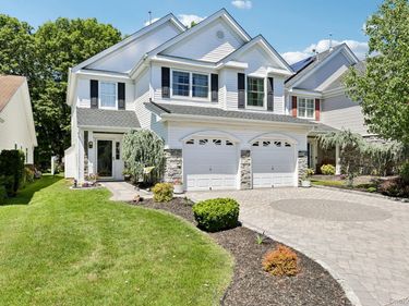 53 Madison Circle, Middle Island, NY 11953
