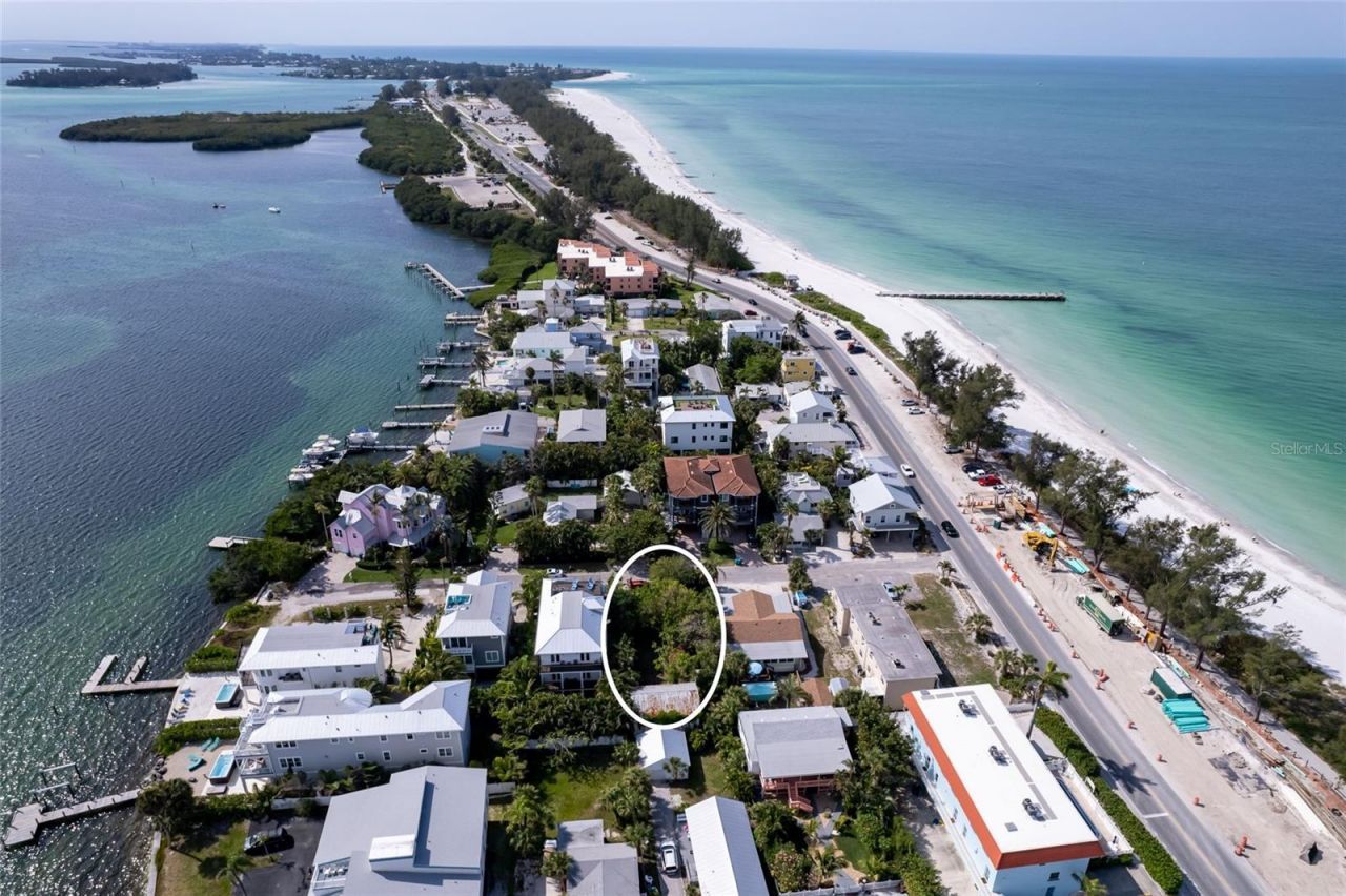 106 11th Street S, Bradenton Beach, FL 34217 Photo