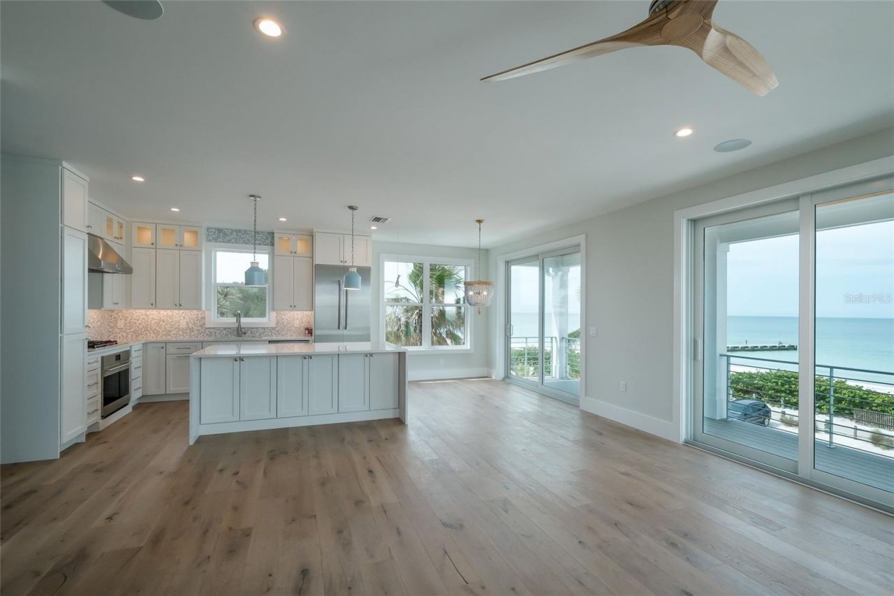 106 11th Street S, Bradenton Beach, FL 34217 Photo
