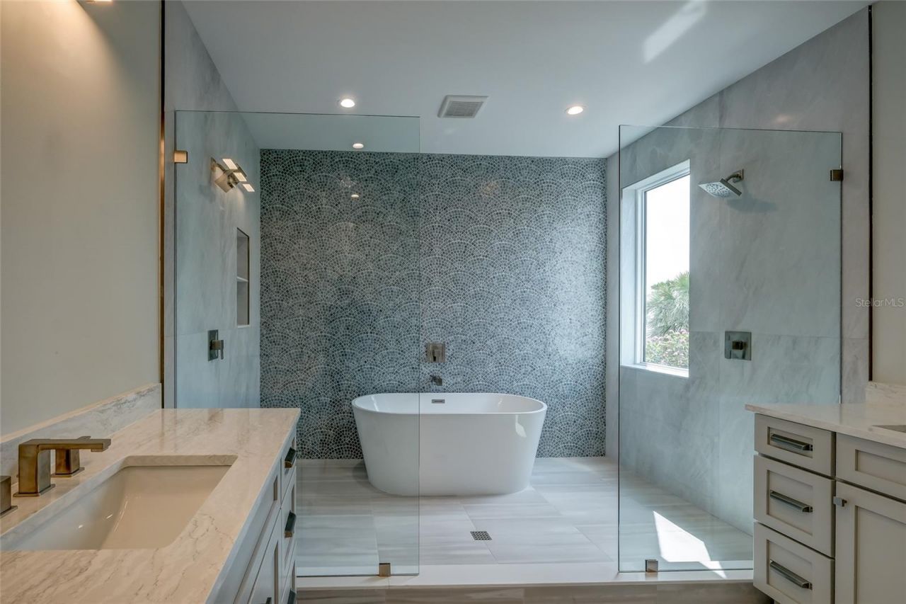 106 11th Street S, Bradenton Beach, FL 34217 Photo