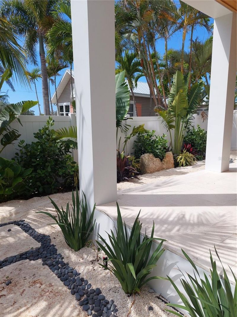 106 11th Street S, Bradenton Beach, FL 34217 Photo