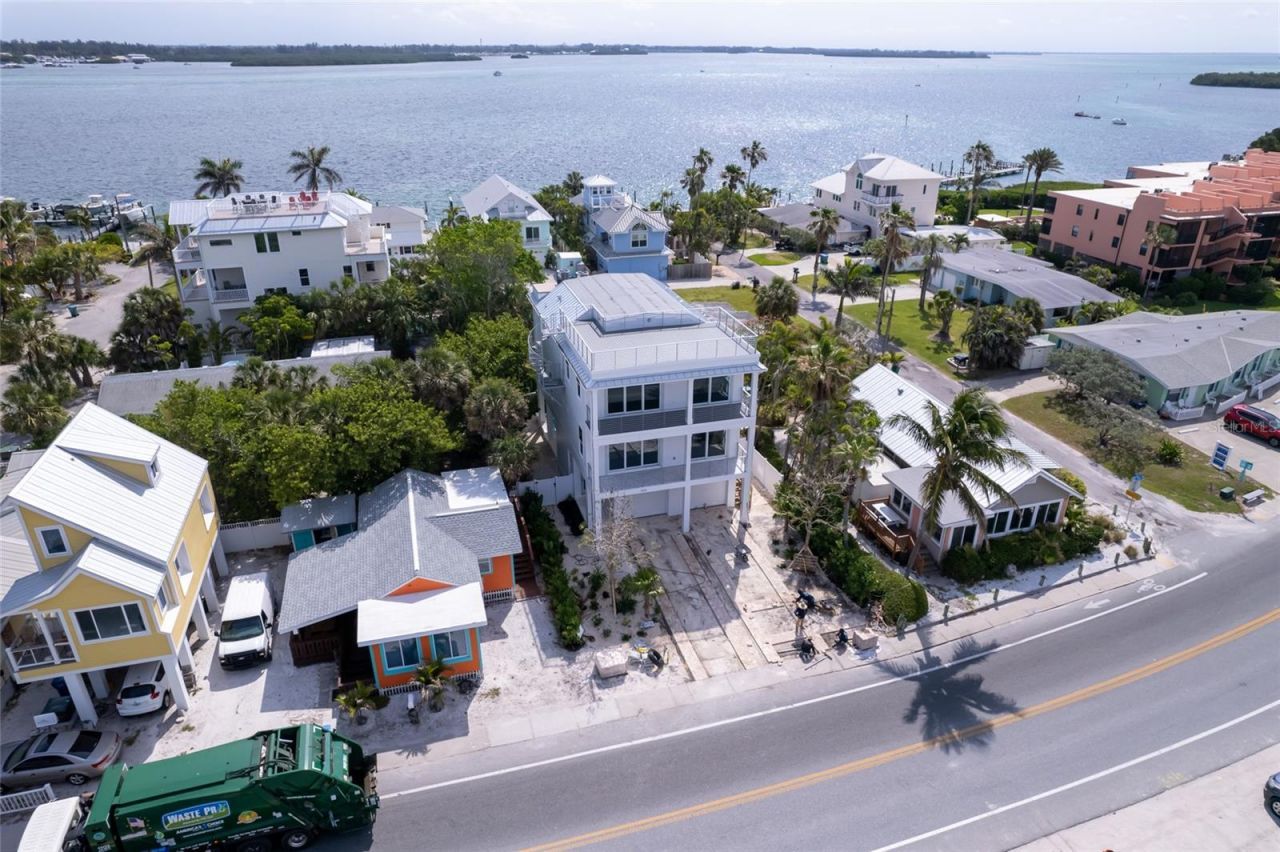 106 11th Street S, Bradenton Beach, FL 34217 Photo