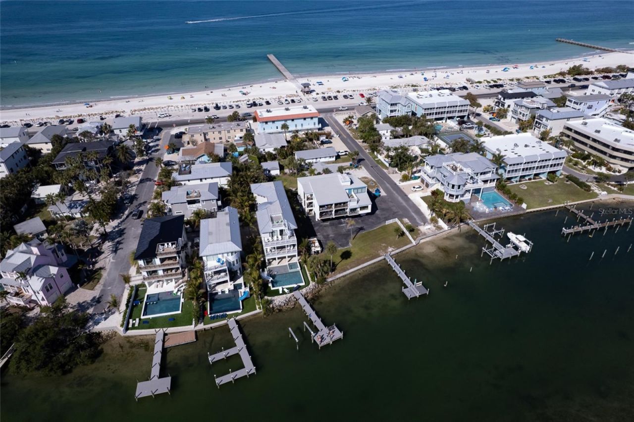 106 11th Street S, Bradenton Beach, FL 34217 Photo
