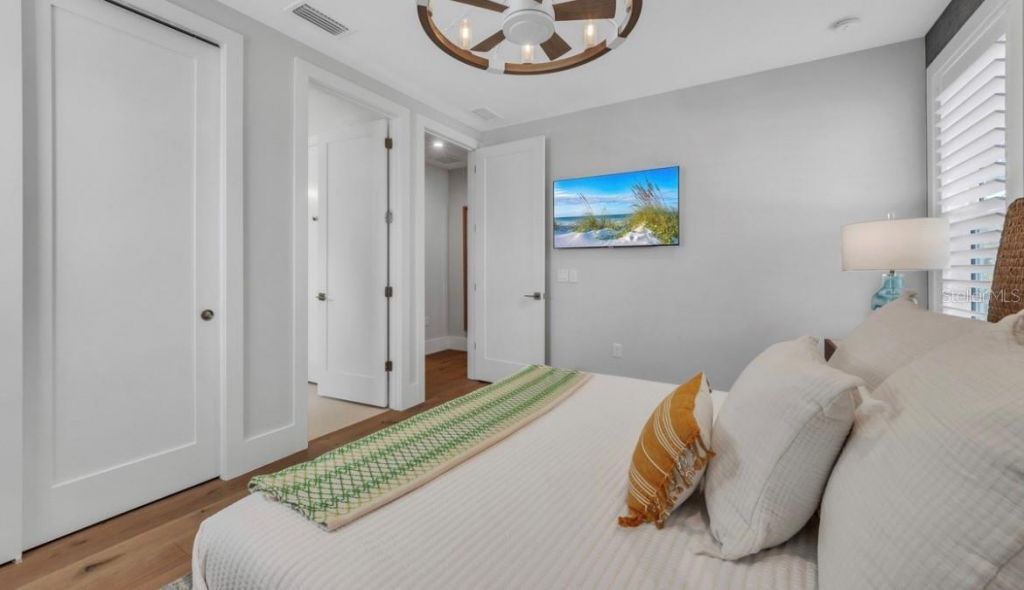 106 11th Street S, Bradenton Beach, FL 34217 Photo