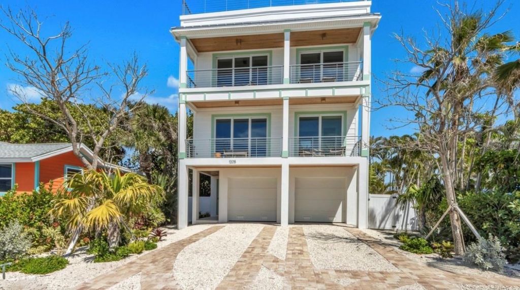 106 11th Street S, Bradenton Beach, FL 34217 Photo