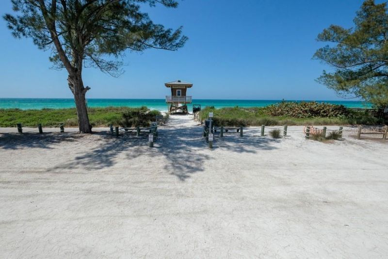 106 11th Street S, Bradenton Beach, FL 34217 Photo