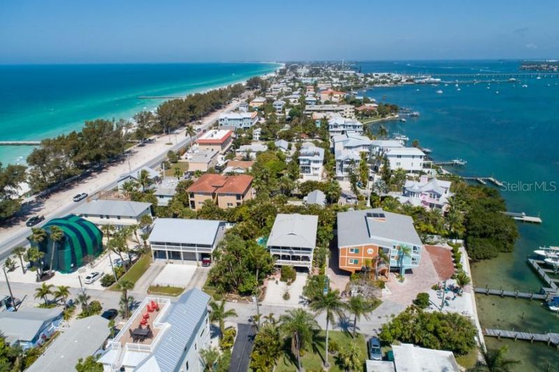 106 11th Street S, Bradenton Beach, FL 34217 Photo
