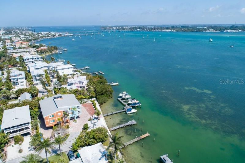 106 11th Street S, Bradenton Beach, FL 34217 Photo