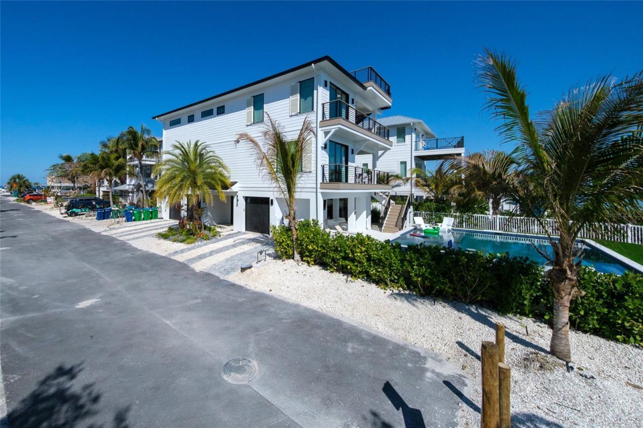 106 11th Street S, Bradenton Beach, FL 34217 Photo