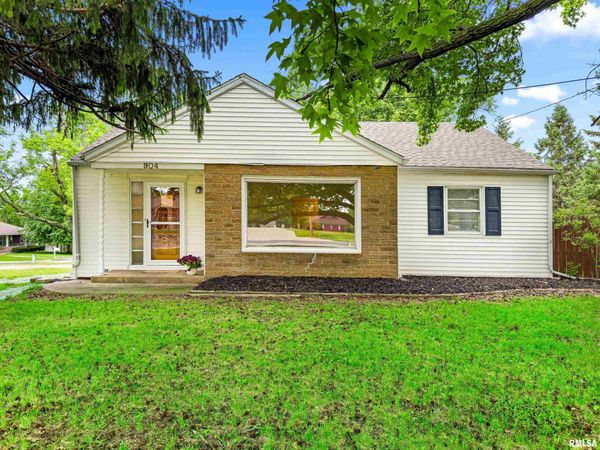 904 W GLEN Avenue, Peoria, IL 61614