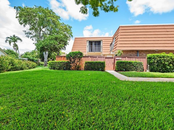 2874 Waterford Drive S, Deerfield Beach, FL 33442