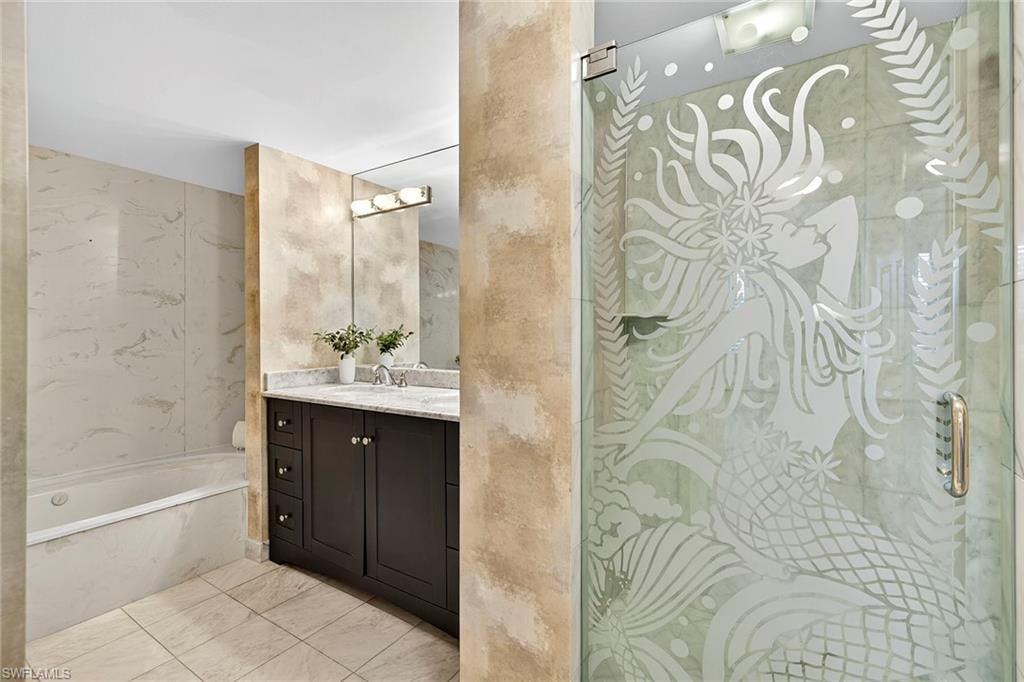 6075 Pelican Bay Blvd, Unit 204, Naples, FL 34108 Photo